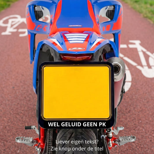 2x Wel Geluid Geen PK Kentekenhouderstickers – detail van de tekst