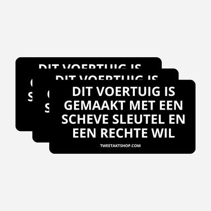 3x Dit voertuig is gemaakt met een scheve sleutel en een rechte wil Bumperstickers – hoofdafbeelding van de set