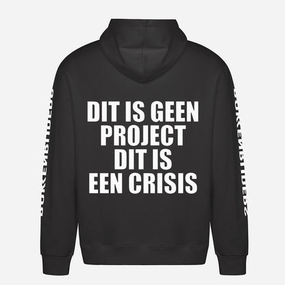 Dit Is Geen Project Dit Is Een Crisis Hoodie – achterkant met grote rugprint