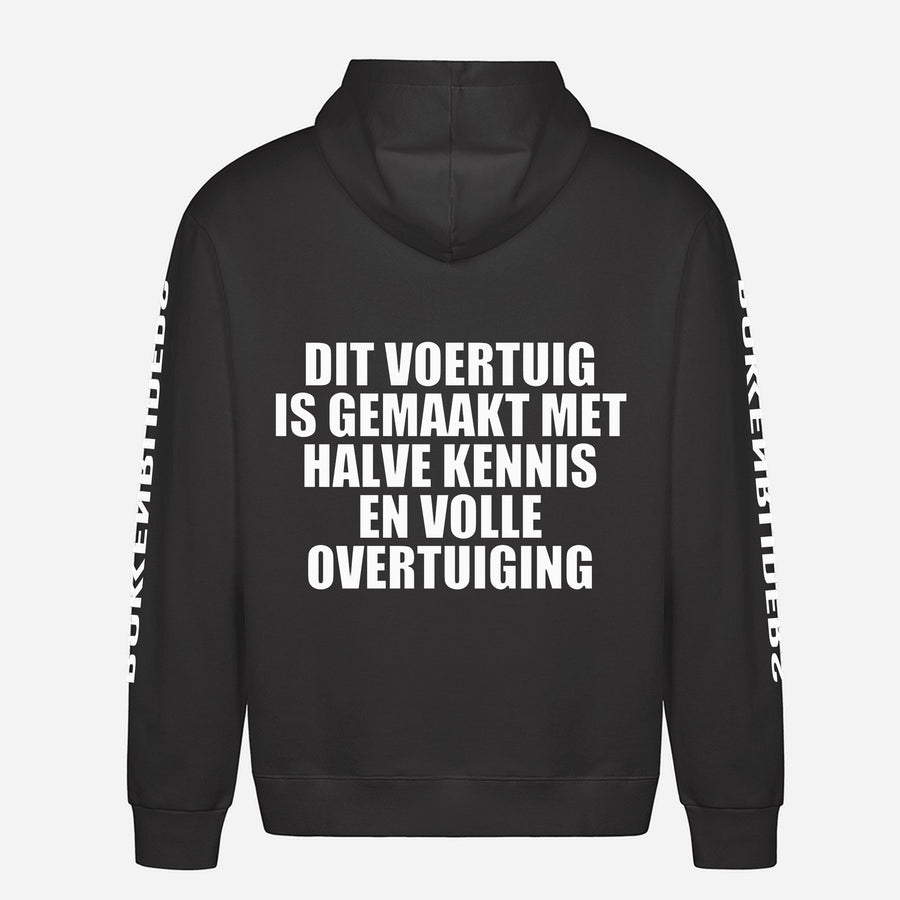 Dit Voertuig Is Gemaakt Met Halve Kennis En Volle Overtuiging Hoodie – achterkant met grote rugprint