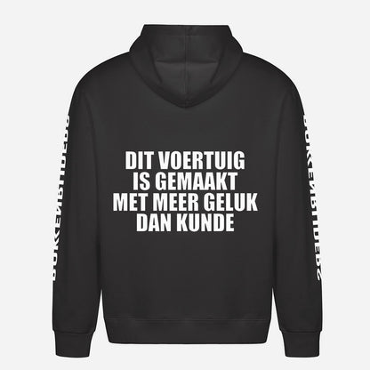 Dit Voertuig Is Gemaakt Met Meer Geluk Dan Kunde Hoodie – achterkant met grote rugprint