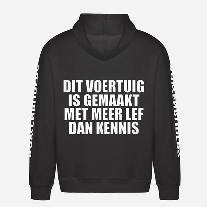 Dit Voertuig Is Gemaakt Met Meer Lef Dan Kennis Hoodie – achterkant met grote rugprint