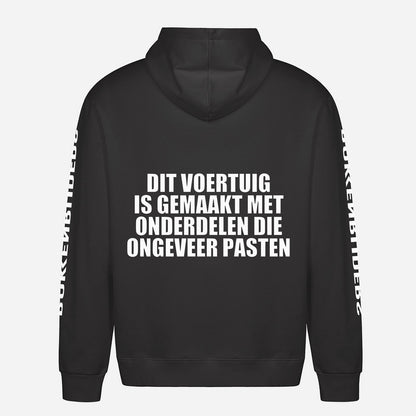 Dit Voertuig Is Gemaakt Met Onderdelen Die Ongeveer Pasten Hoodie – achterkant met grote rugprint