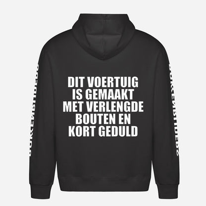 Dit Voertuig Is Gemaakt Met Verlengde Bouten En Kort Geduld Hoodie – achterkant met grote rugprint