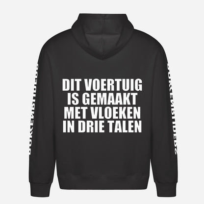 Dit Voertuig Is Gemaakt Met Vloeken In Drie Talen Hoodie – achterkant met grote rugprint