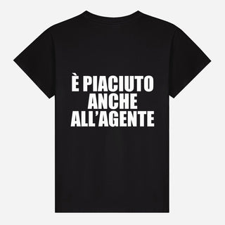 È piaciuto anche all’agente T-shirt